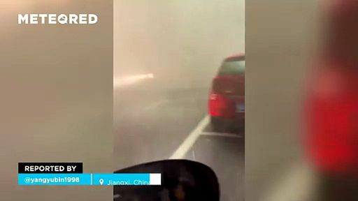 Diverse tempeste di estrema violenza stanno devastando la provincia di Jiangxi, in Cina