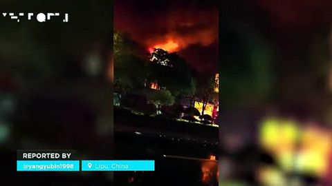 Um raio causou um incêndio em Lipu, na China