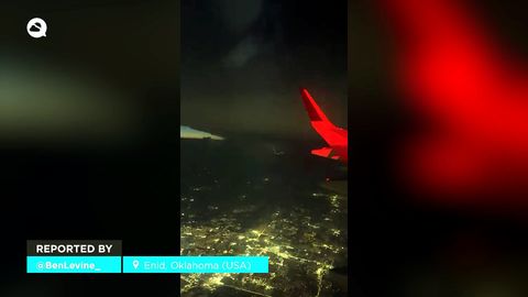 Captan la supercélula tornádica de #Enid (Oklahoma, USA) desde un avión
