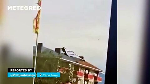 Vientos extremos de más de 120 km/h azotan Ciudad del Cabo, Sudáfrica