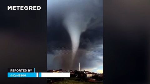 Una oleada de tornados arrasa varios pueblos de Turquía