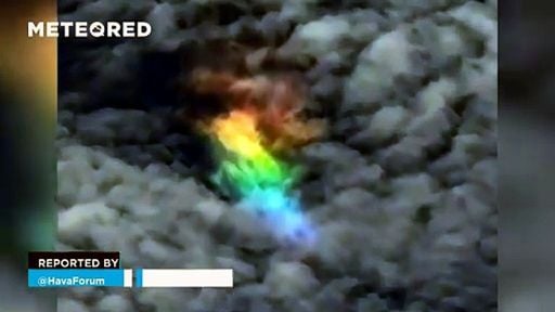 Una extraña iridiscencia aparece en el cielo de Estambul, Turquía