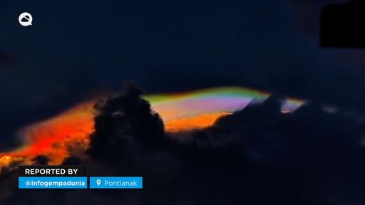 Una spettacolare nuvola iridescente è apparsa nei cieli sopra Pontianak, in Indonesia