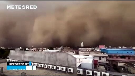 Una violentissima tempesta di sabbia si abbatte su Churu, in India