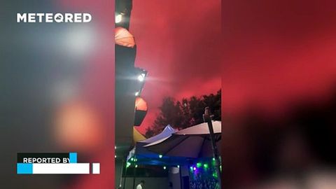 O céu fica vermelho em Caracas, na Venezuela, após o terremoto duplo