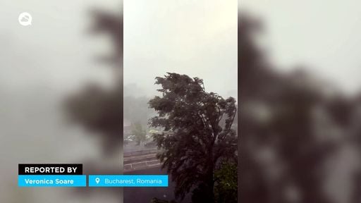 Una tormenta con lluvias extremas y vientos muy fuertes golpea Bucarest, Rumanía
