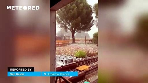 Histórica granizada en Ardèche, Francia: intensa tormenta cubre las calles de hielo