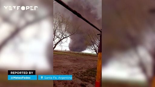 Massive tornado sweeps across the fields of Santa Fe (San Genaro, Bernardo de Yrigoyen), Argentina