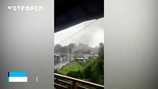 Un tornado arrasa el centro de Cabugao, Filipinas
