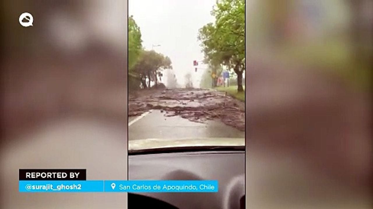 Una aluvión súbito arrastra decenas de vehículos en San Carlos de Apoquindo, Chile