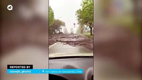 Una aluvión súbito arrastra decenas de vehículos en San Carlos de Apoquindo, Chile