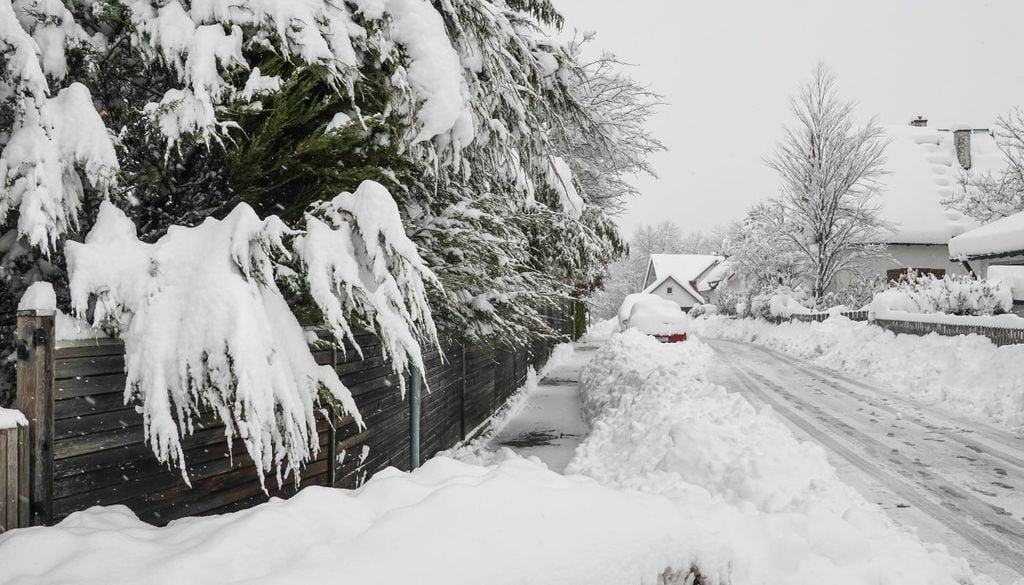 Winter-Schock droht: 45 Zentimeter Schnee, Strommasten knicken, Dauerfrost bis Silvester – wie im Eiswinter 2010