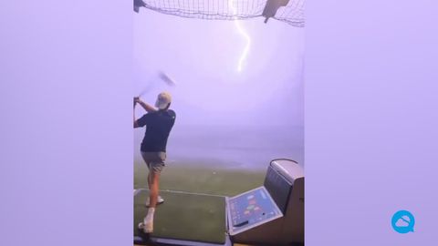 Un rayo impacta en una bola de golf en Texas, USA