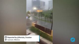 L'ouragan Delta frappe la péninsule du Yucatan, au Mexique
