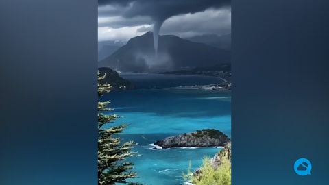 Impresionante manga marina en Praia a Mare, Italia