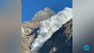 Espectacular avalancha en Nepal