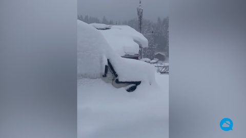 Impressionante queda de neve em Gulmarg, Índia